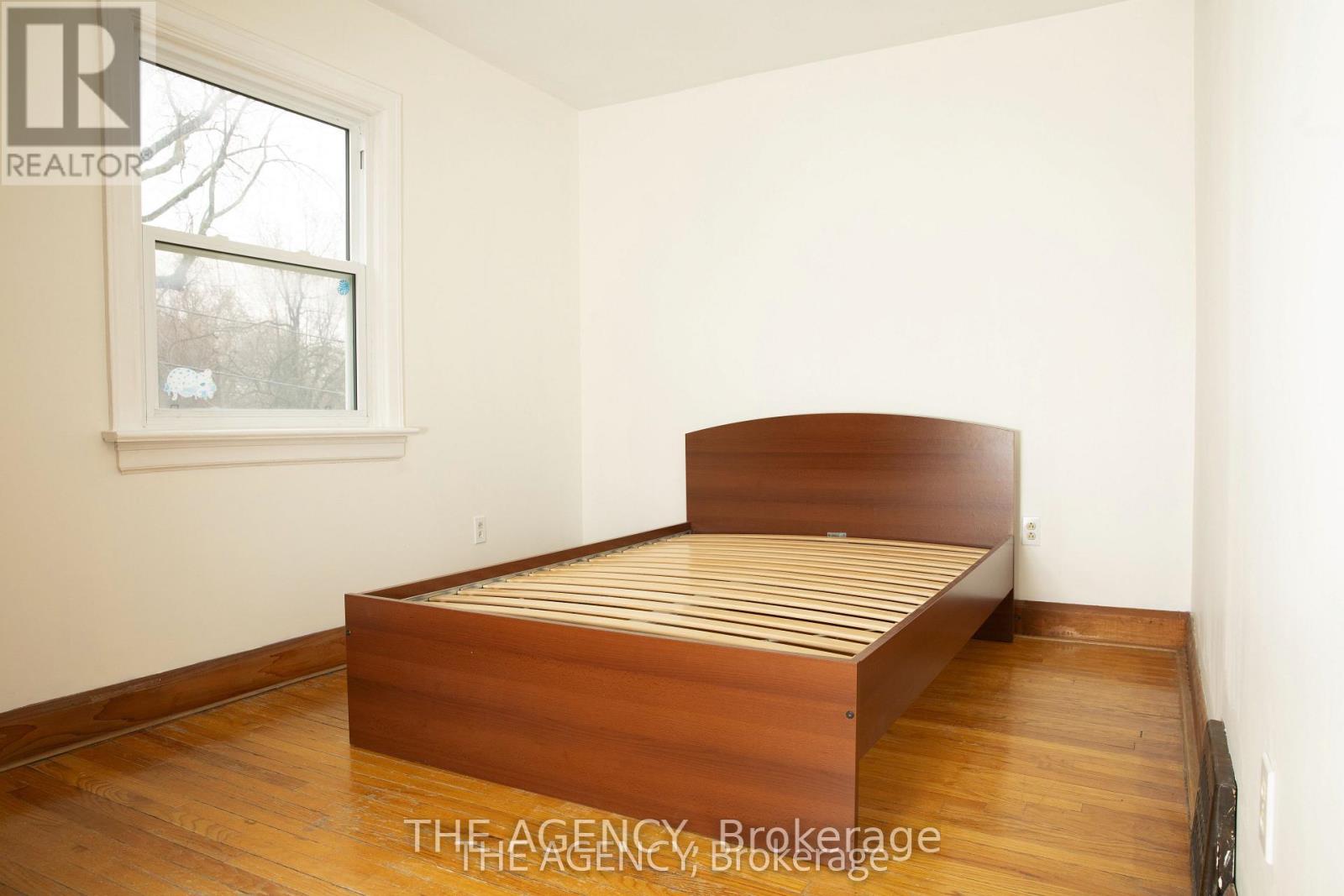 30 Falwyn Avenue, Toronto, Ontario  M6C 1K6 - Photo 23 - C12931792