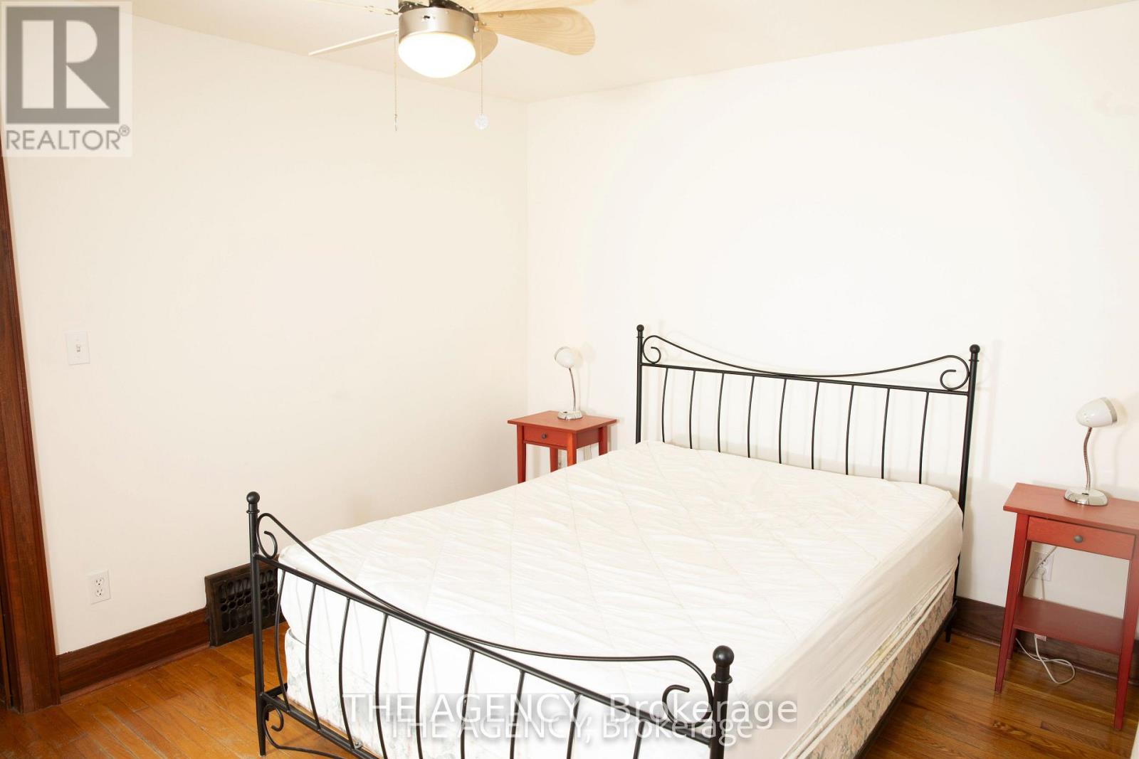 30 Falwyn Avenue, Toronto, Ontario  M6C 1K6 - Photo 25 - C12931792