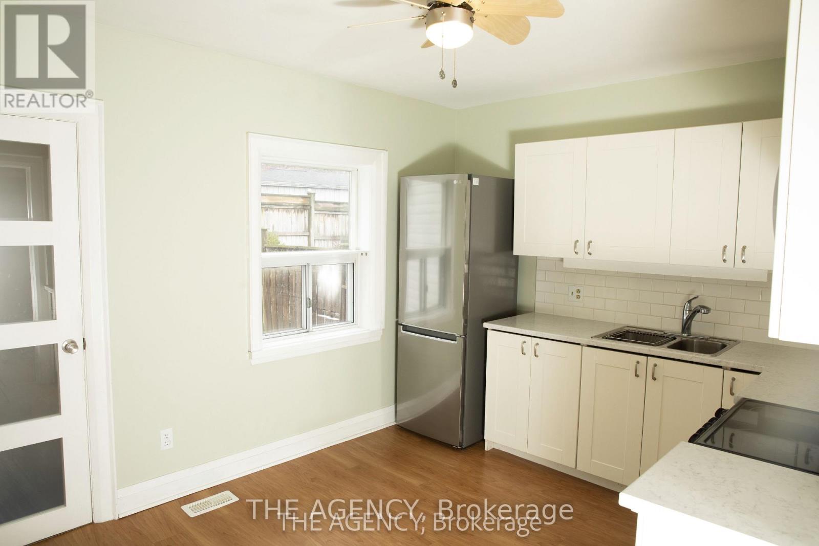 30 Falwyn Avenue, Toronto, Ontario  M6C 1K6 - Photo 20 - C12931792