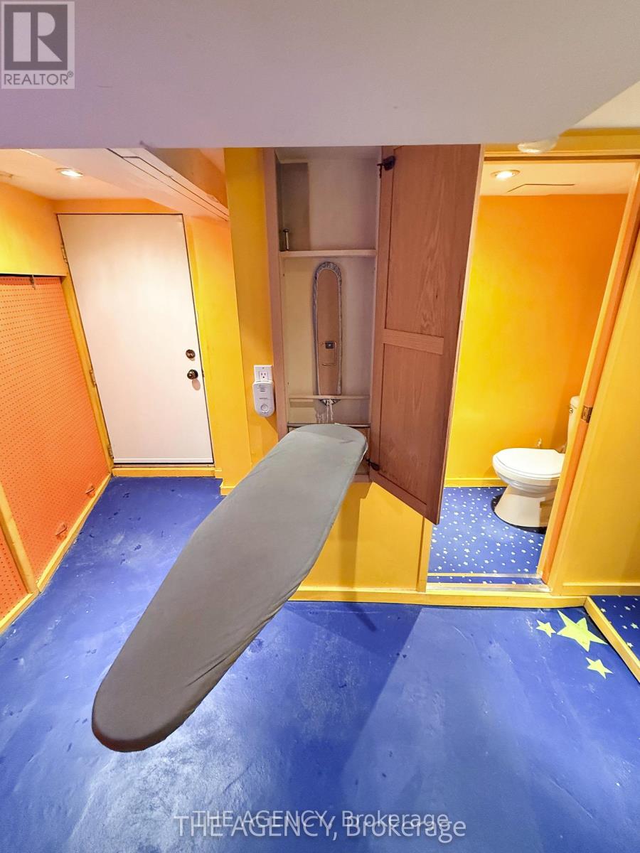 30 Falwyn Avenue, Toronto, Ontario  M6C 1K6 - Photo 12 - C12931792