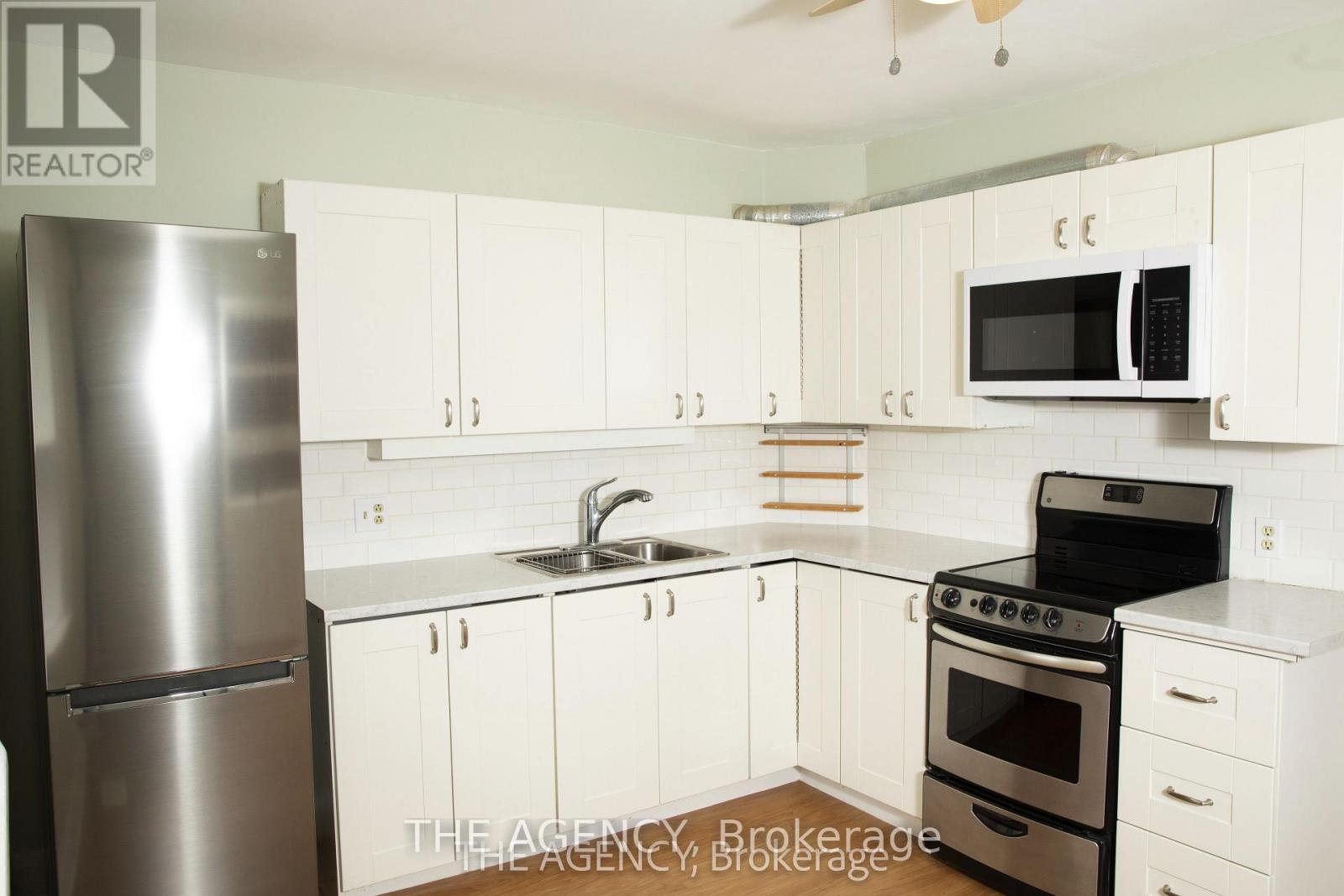 30 Falwyn Avenue, Toronto, Ontario  M6C 1K6 - Photo 19 - C12931792