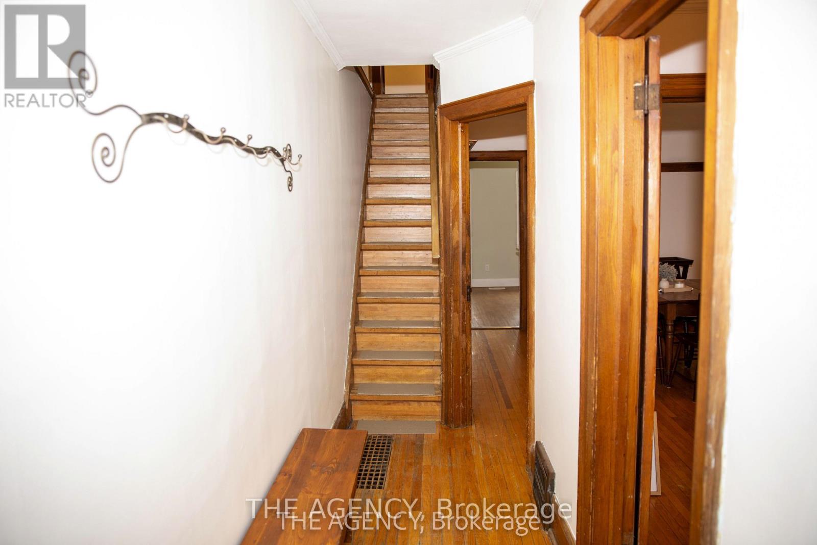 30 Falwyn Avenue, Toronto, Ontario  M6C 1K6 - Photo 22 - C12931792