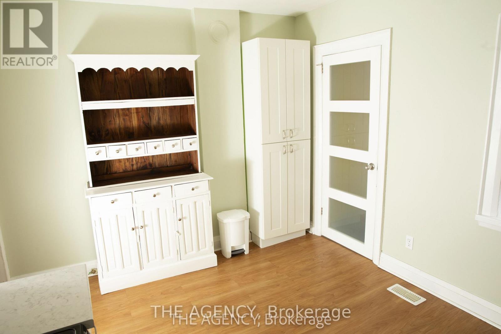 30 Falwyn Avenue, Toronto, Ontario  M6C 1K6 - Photo 21 - C12931792