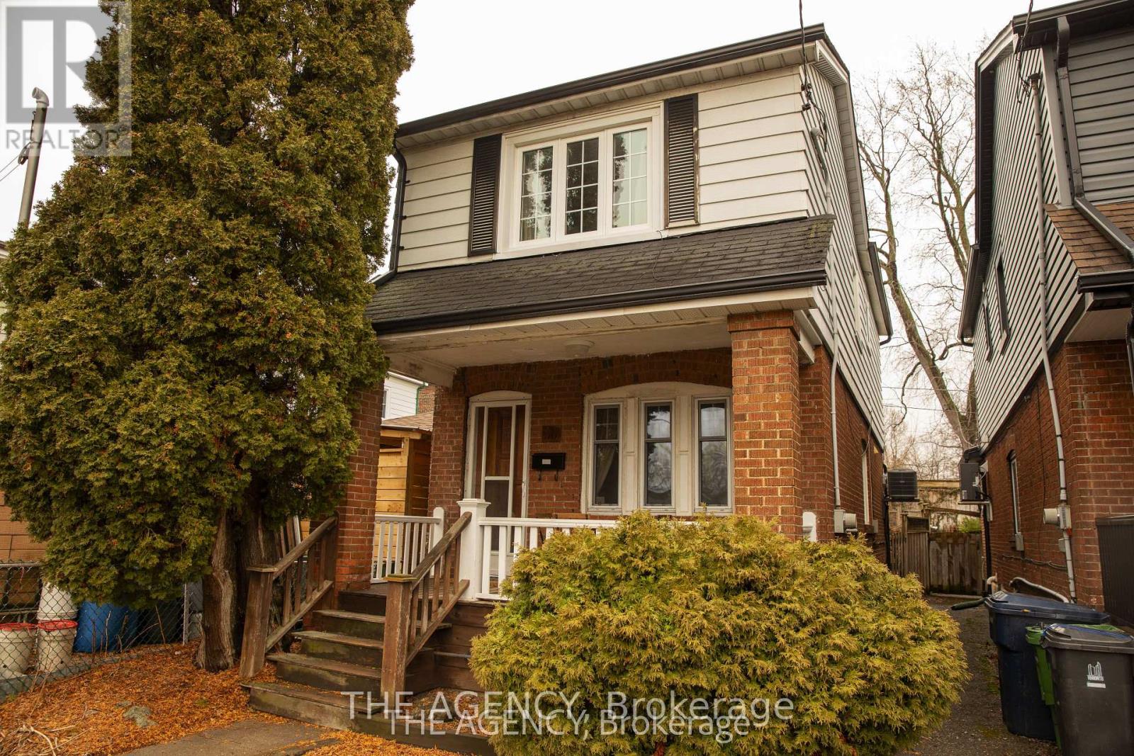 30 FALWYN AVENUE, Toronto, Ontario