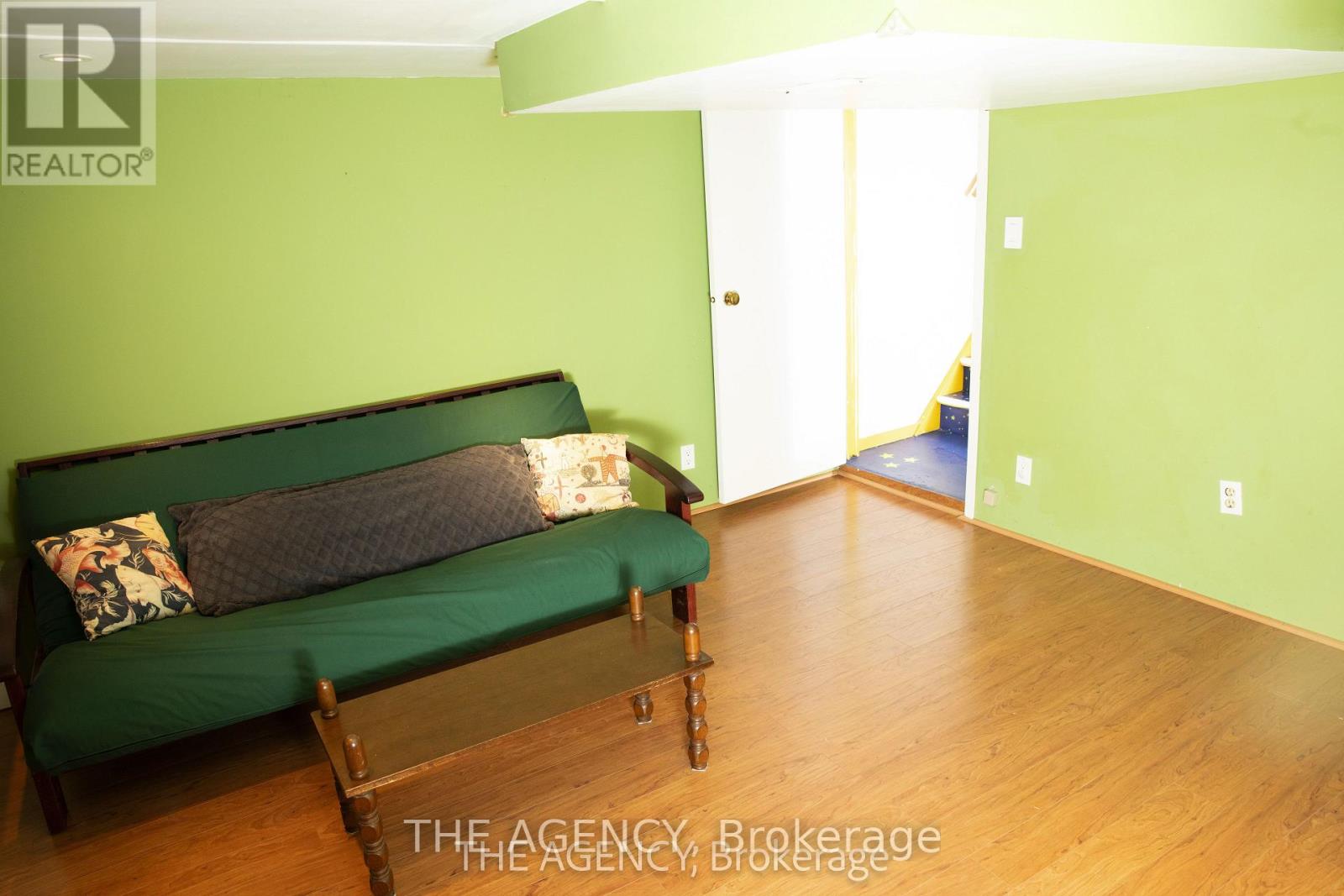 30 Falwyn Avenue, Toronto, Ontario  M6C 1K6 - Photo 31 - C12931792