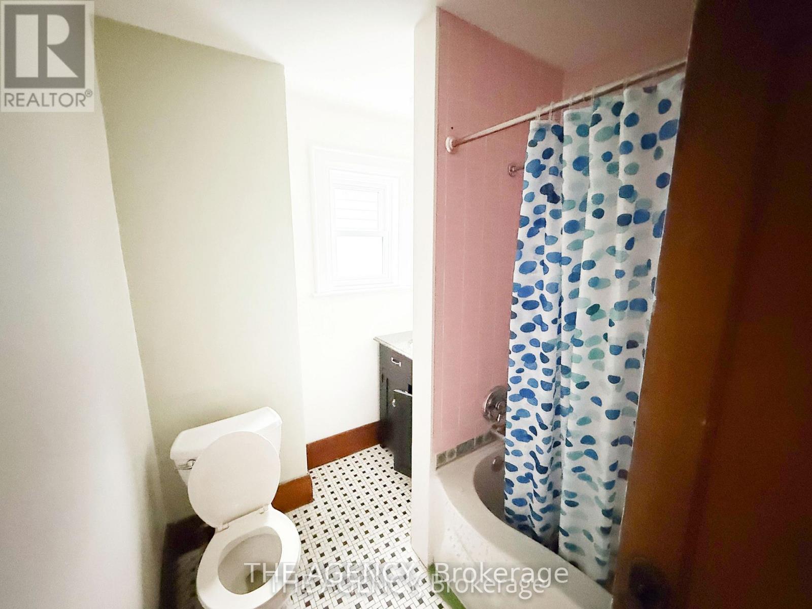 30 Falwyn Avenue, Toronto, Ontario  M6C 1K6 - Photo 9 - C12931792