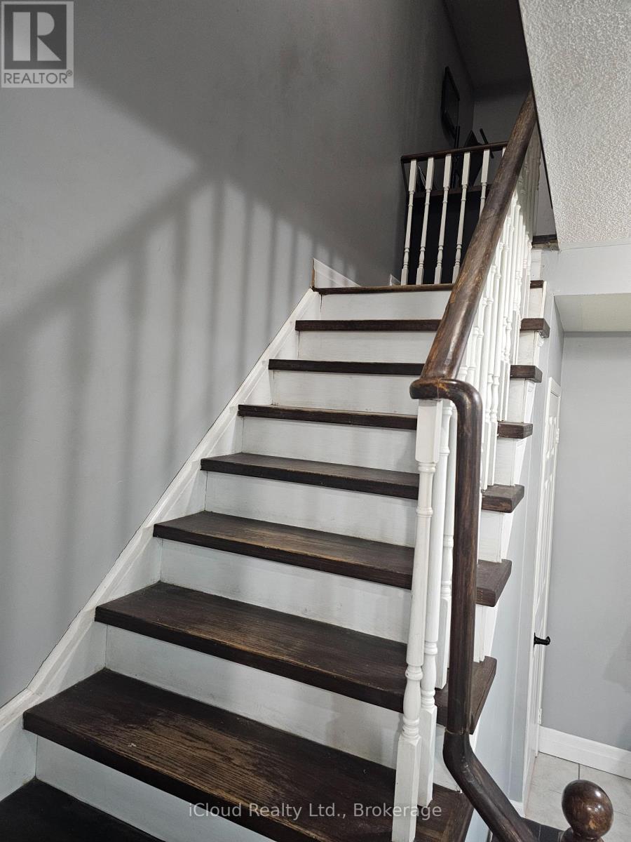 Main/2nd Flr - 5944 Ridgecrest Trail, Mississauga, Ontario  L5V 2T4 - Photo 5 - W12931782