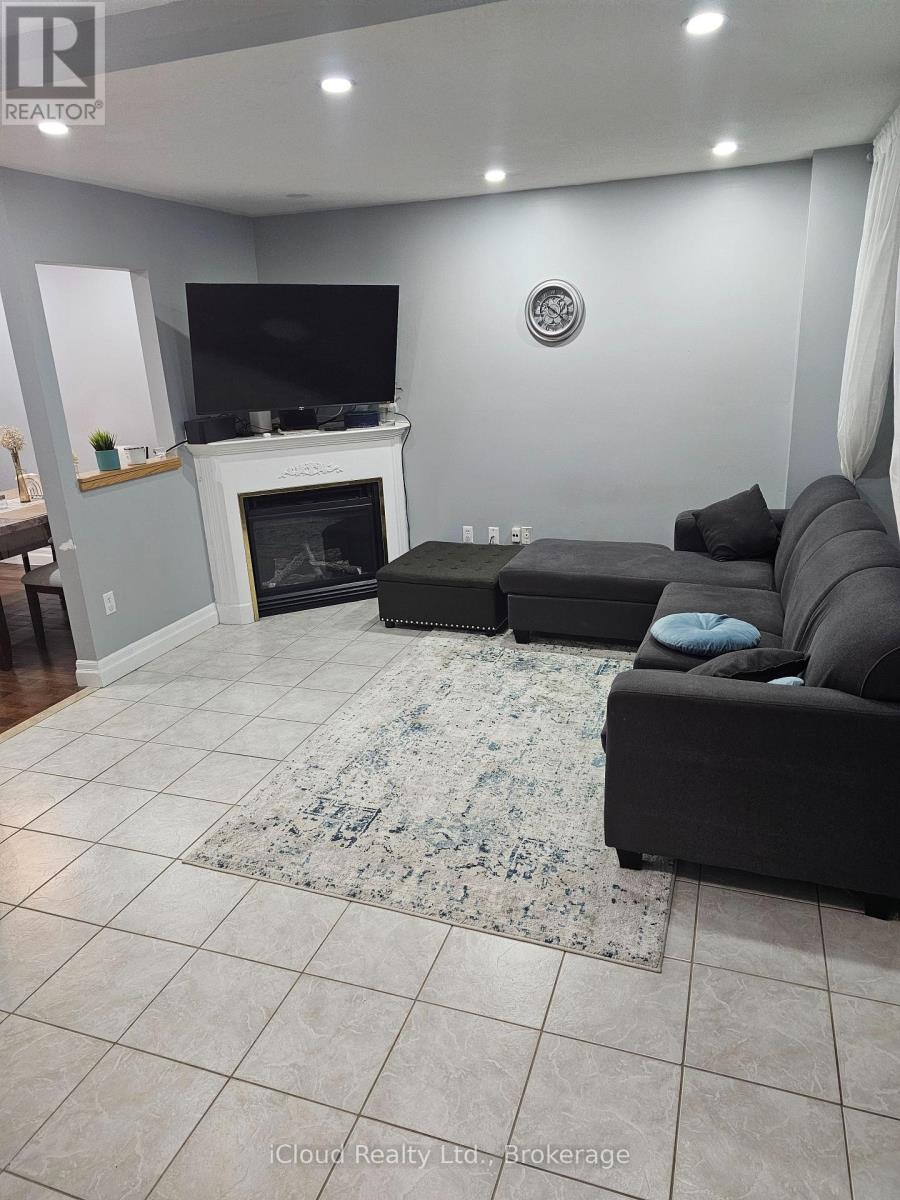 Main/2nd Flr - 5944 Ridgecrest Trail, Mississauga, Ontario  L5V 2T4 - Photo 7 - W12931782