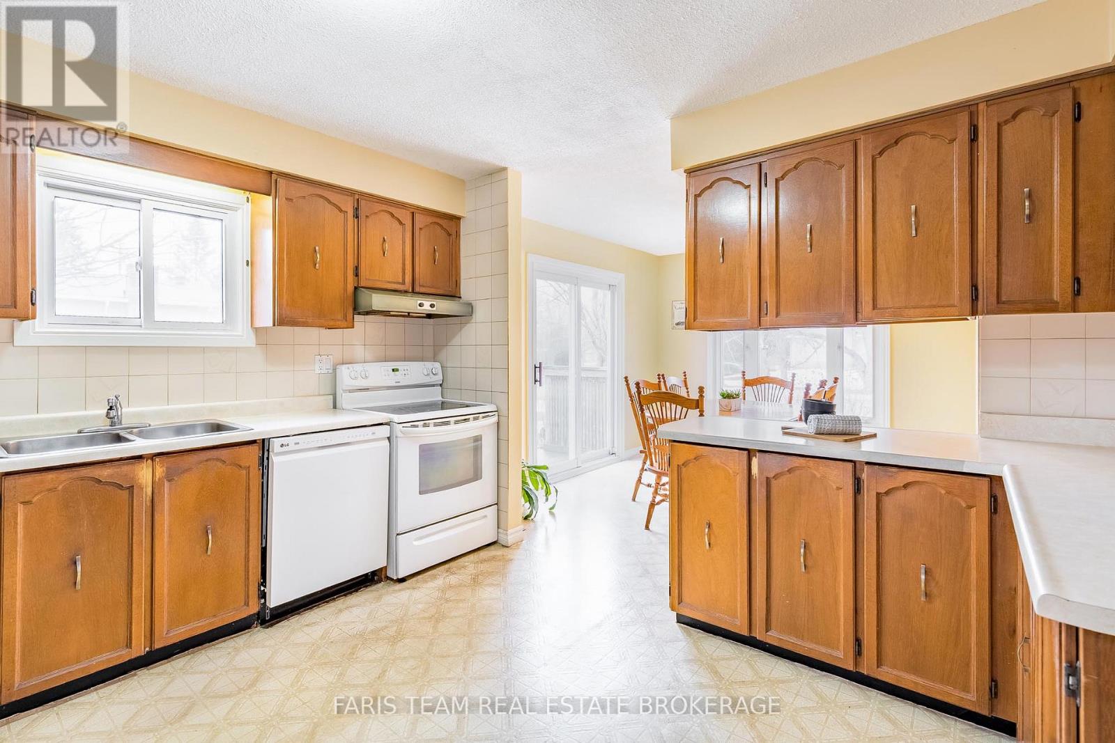 10 William Street, Oro-Medonte (Shanty Bay), Ontario  L0L 2L0 - Photo 6 - S12931848