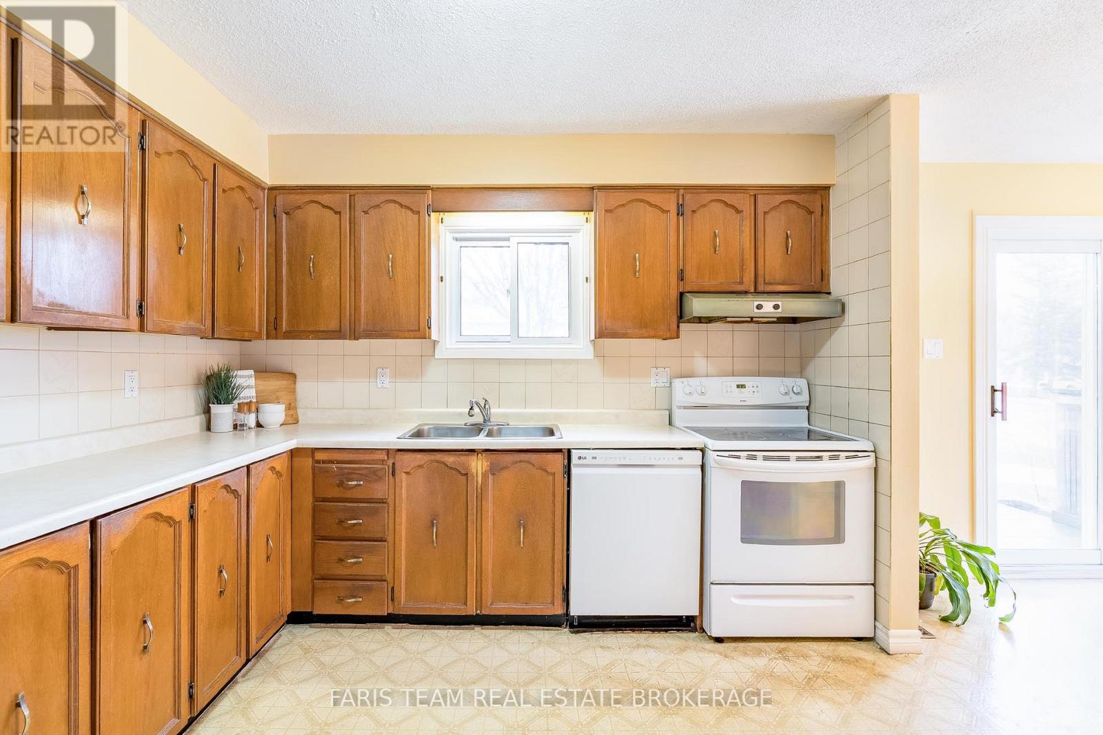 10 William Street, Oro-Medonte (Shanty Bay), Ontario  L0L 2L0 - Photo 7 - S12931848