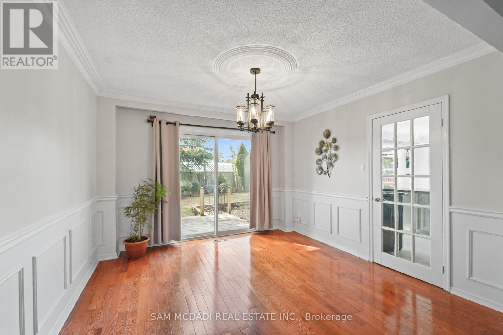 2032 Shannon Drive, Mississauga (Sheridan), Ontario  L5H 3W3 - Photo 12 - W12931838