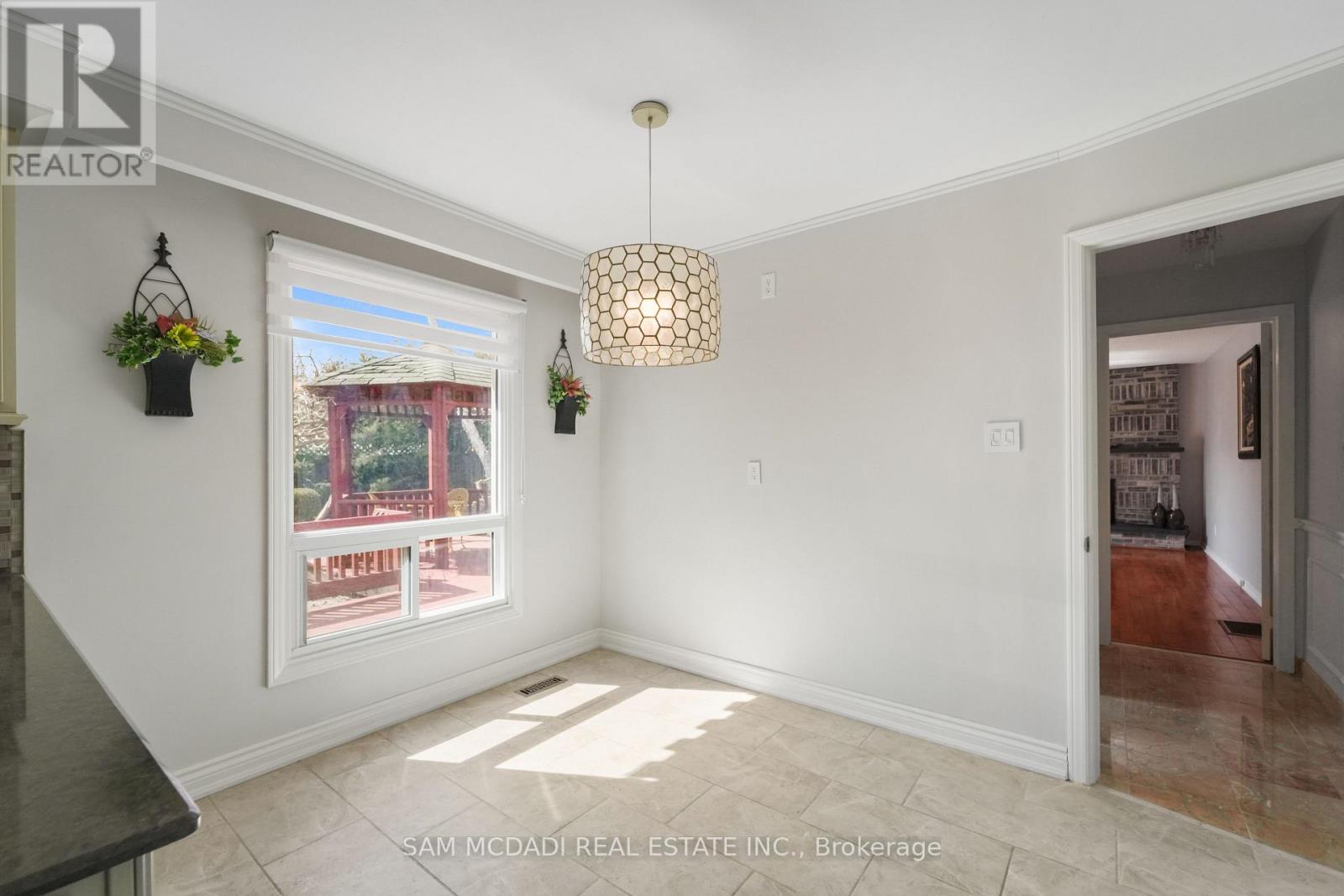 2032 Shannon Drive, Mississauga (Sheridan), Ontario  L5H 3W3 - Photo 16 - W12931838