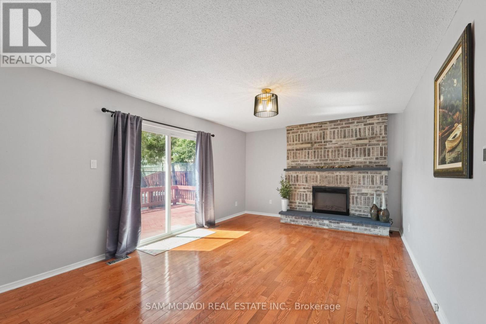 2032 Shannon Drive, Mississauga (Sheridan), Ontario  L5H 3W3 - Photo 19 - W12931838