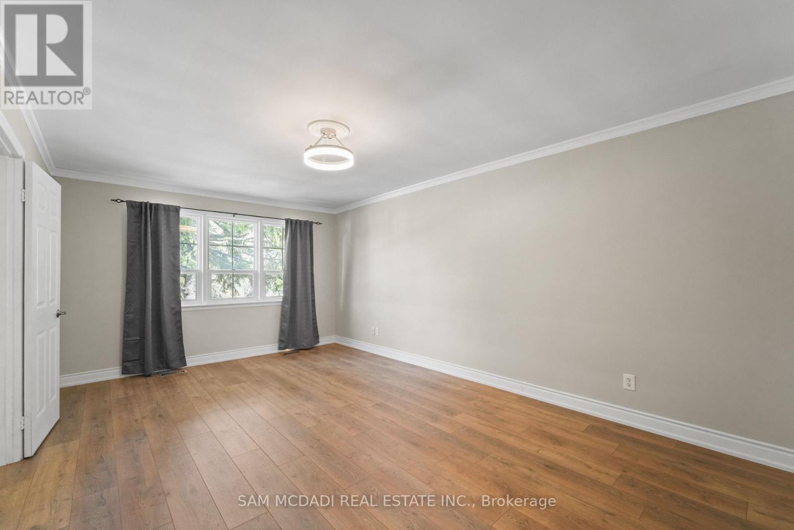 2032 Shannon Drive, Mississauga (Sheridan), Ontario  L5H 3W3 - Photo 26 - W12931838