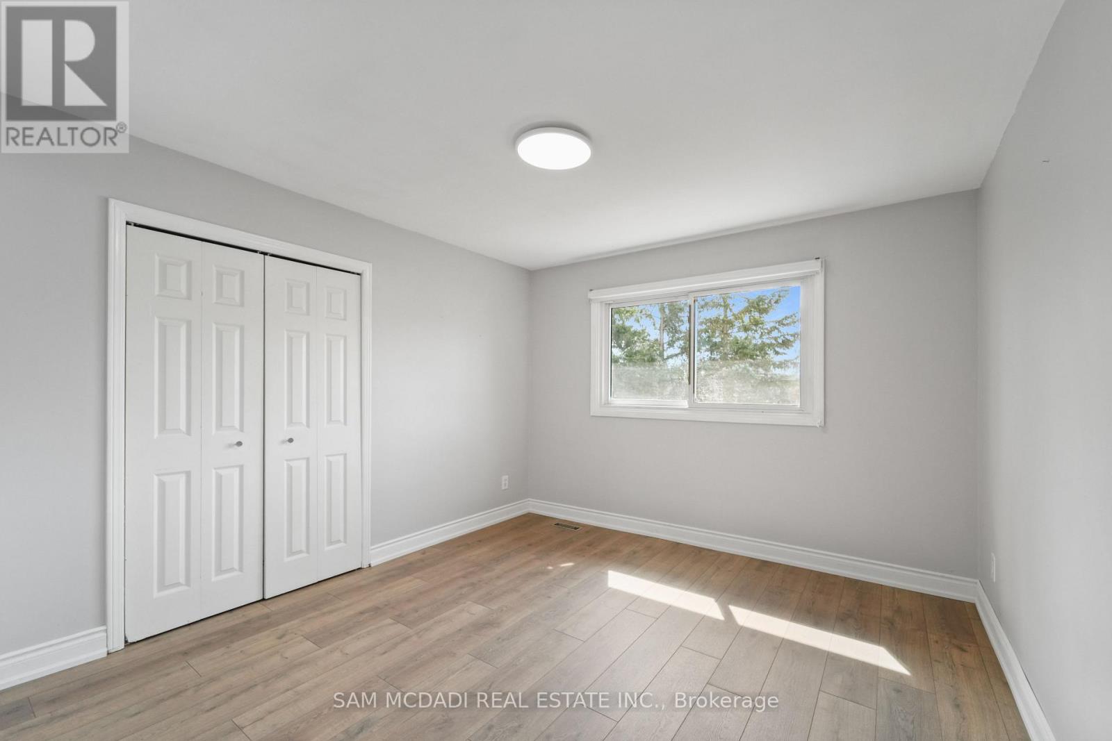 2032 Shannon Drive, Mississauga (Sheridan), Ontario  L5H 3W3 - Photo 30 - W12931838