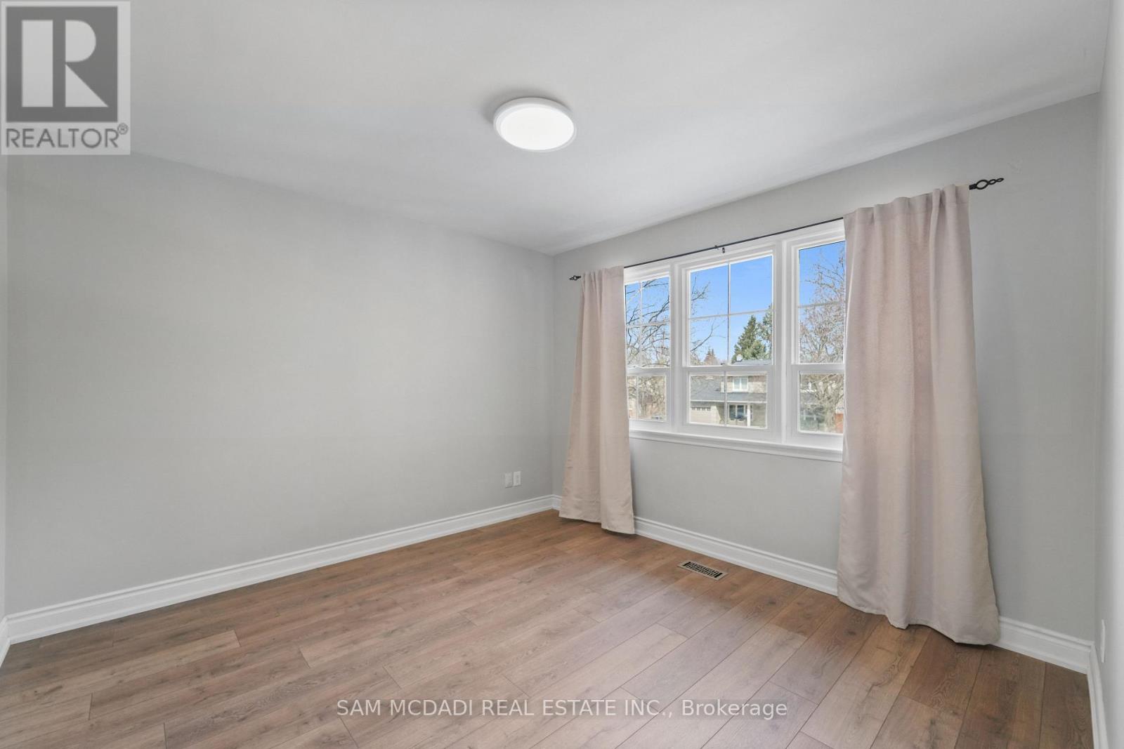 2032 Shannon Drive, Mississauga (Sheridan), Ontario  L5H 3W3 - Photo 36 - W12931838