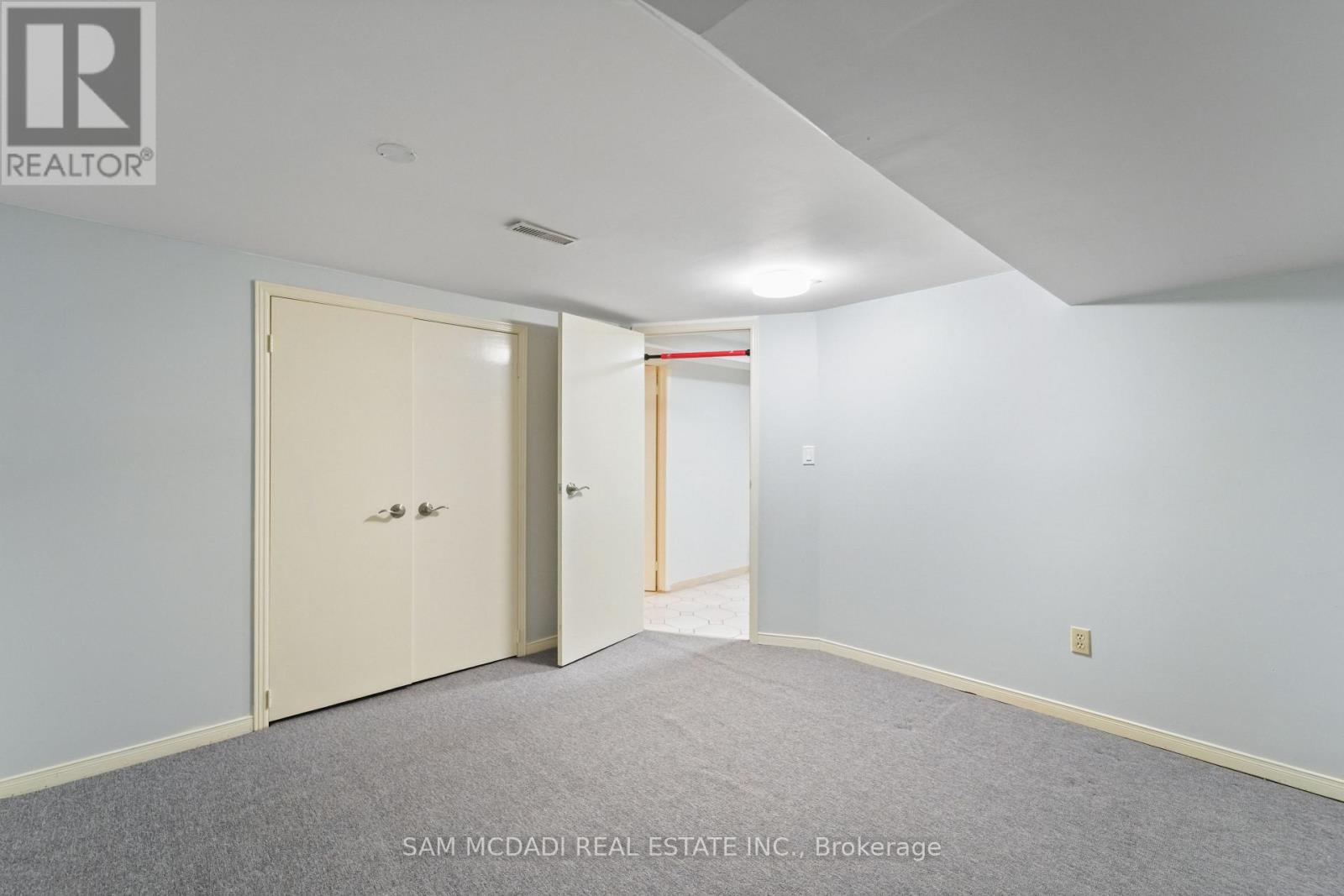 2032 Shannon Drive, Mississauga (Sheridan), Ontario  L5H 3W3 - Photo 39 - W12931838