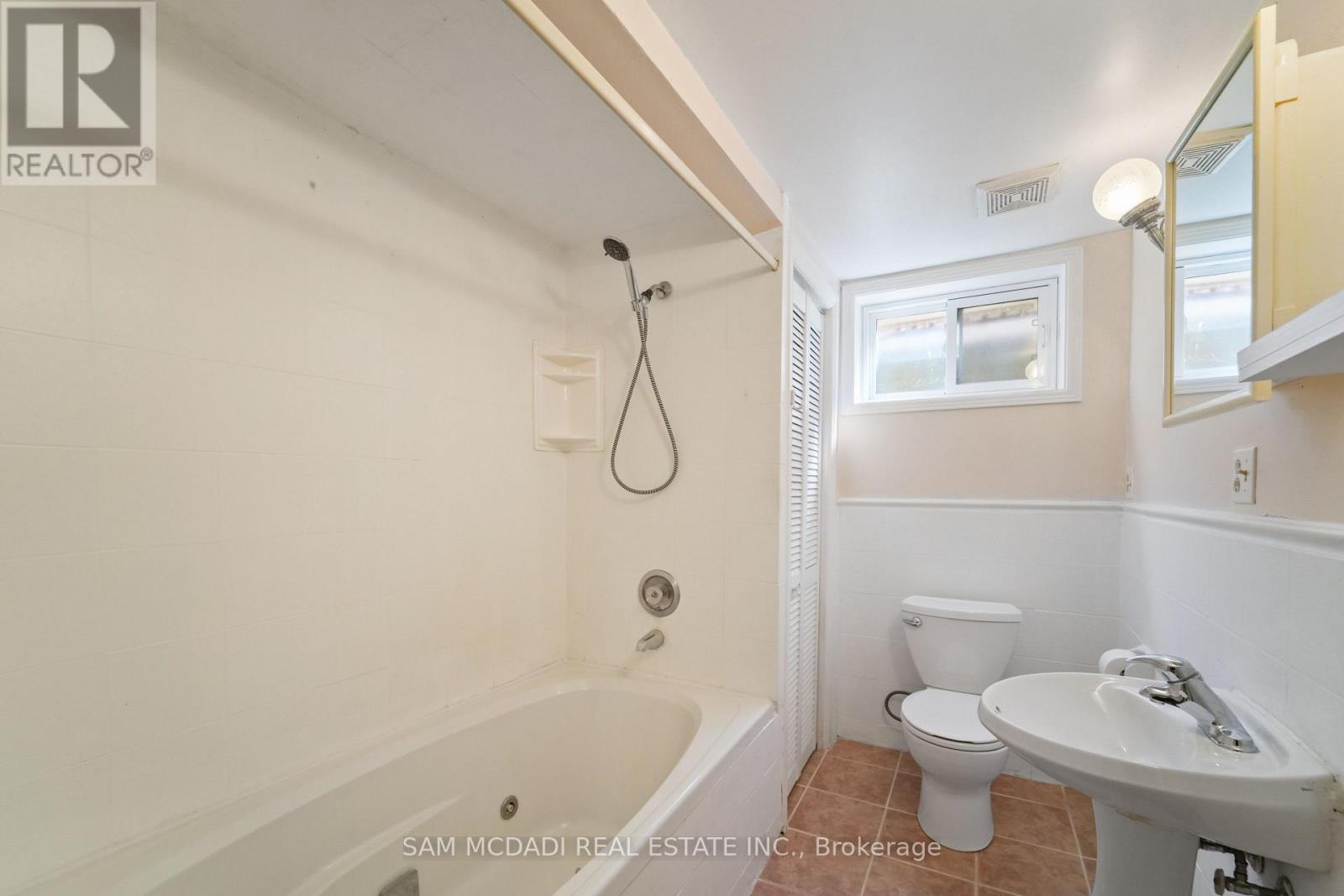 2032 Shannon Drive, Mississauga (Sheridan), Ontario  L5H 3W3 - Photo 41 - W12931838