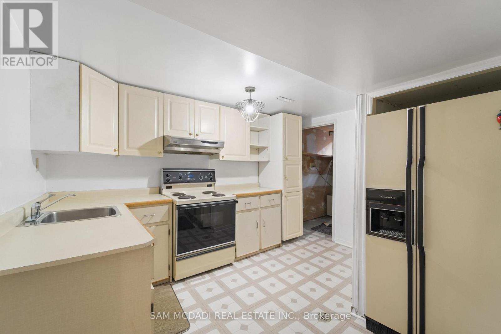 2032 Shannon Drive, Mississauga (Sheridan), Ontario  L5H 3W3 - Photo 44 - W12931838