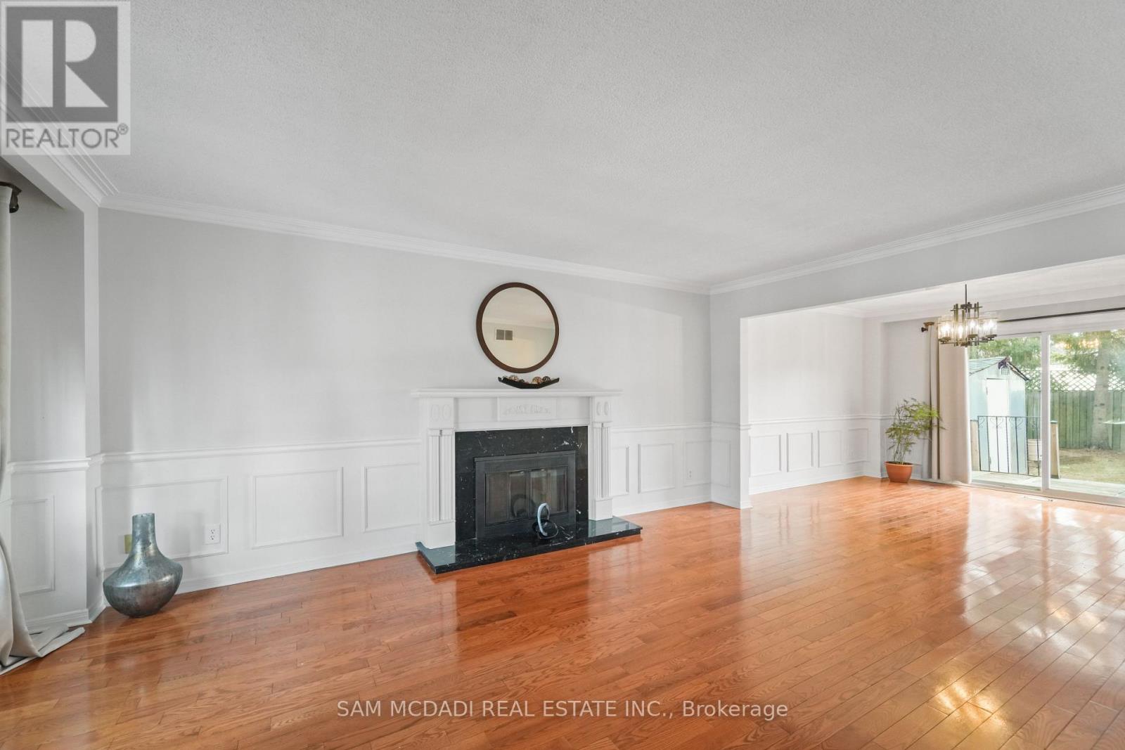 2032 Shannon Drive, Mississauga (Sheridan), Ontario  L5H 3W3 - Photo 8 - W12931838