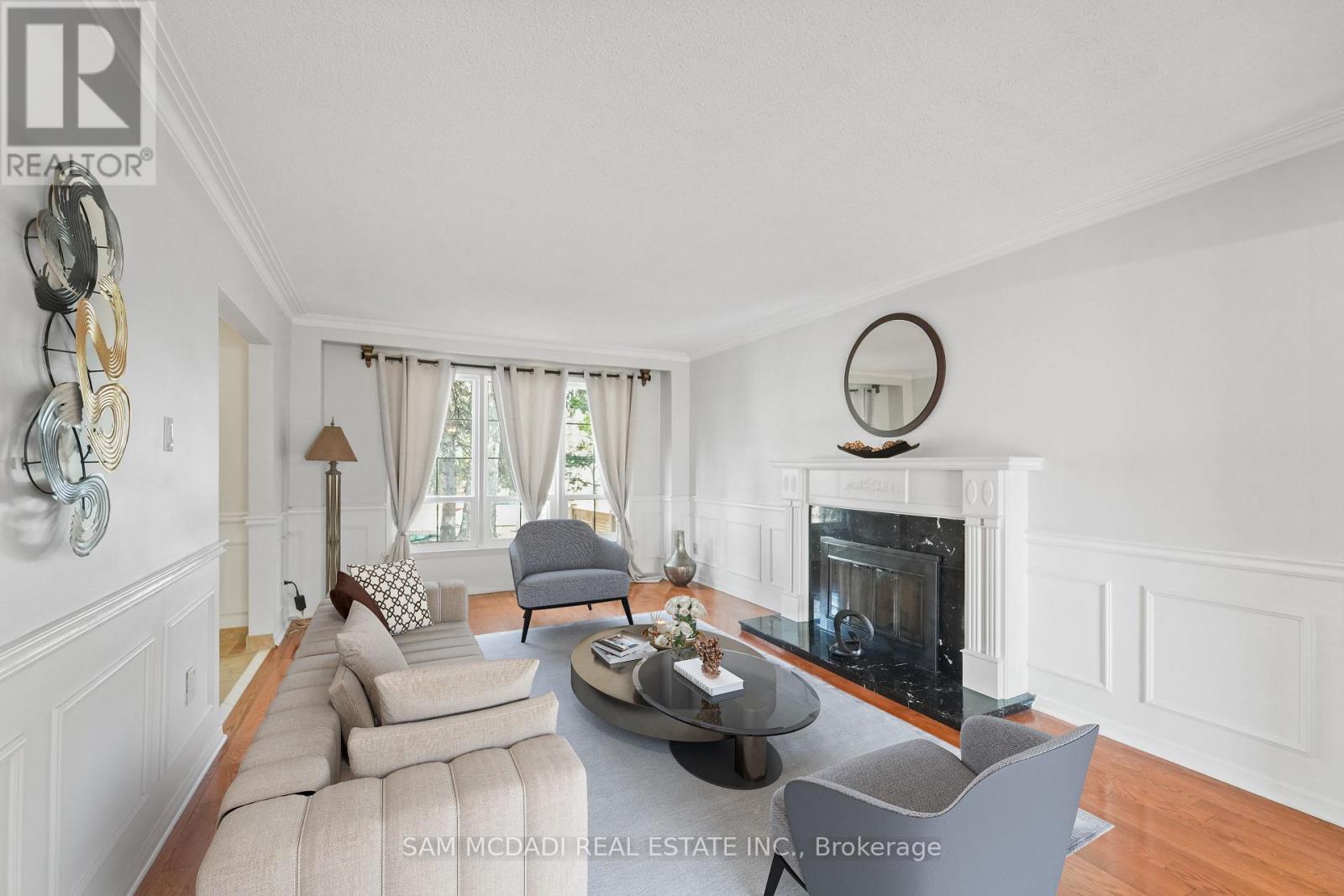 2032 Shannon Drive, Mississauga (Sheridan), Ontario  L5H 3W3 - Photo 9 - W12931838