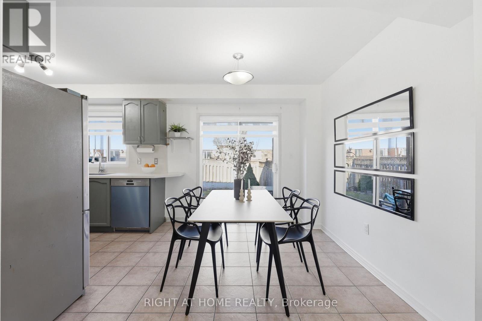 111 Gollins Drive, Milton (De Dempsey), Ontario  L9T 6J9 - Photo 10 - W12931858