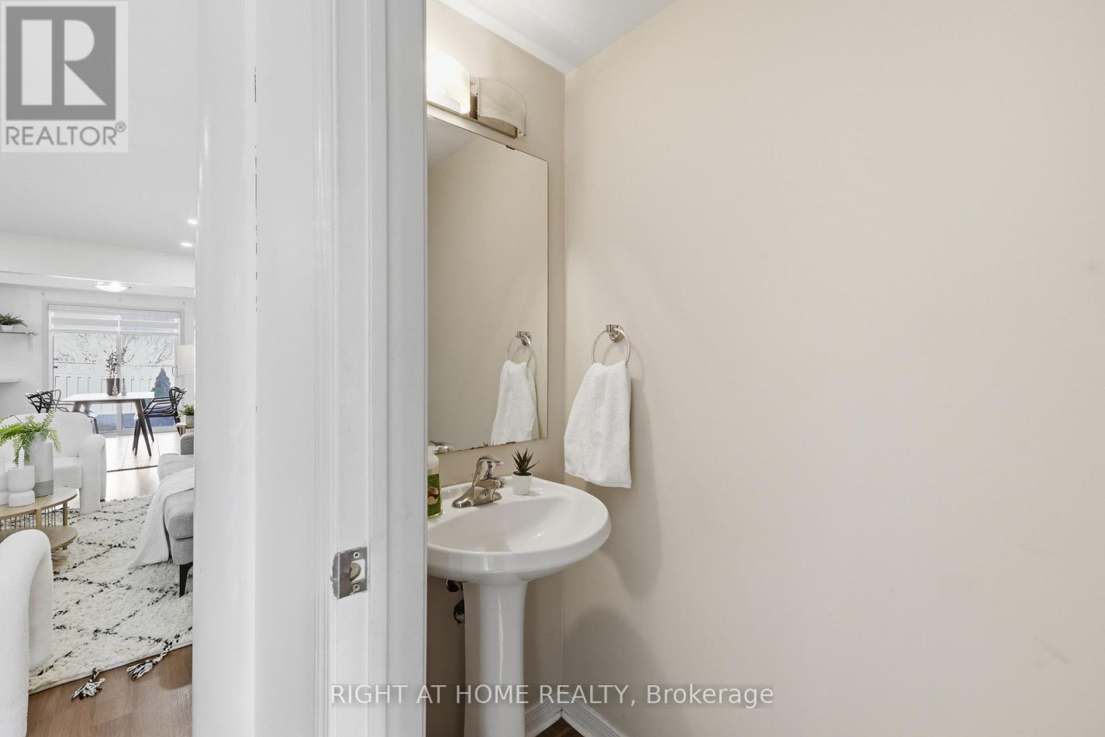 111 Gollins Drive, Milton (De Dempsey), Ontario  L9T 6J9 - Photo 15 - W12931858