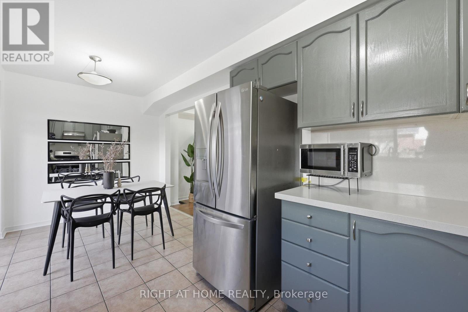 111 Gollins Drive, Milton (De Dempsey), Ontario  L9T 6J9 - Photo 16 - W12931858