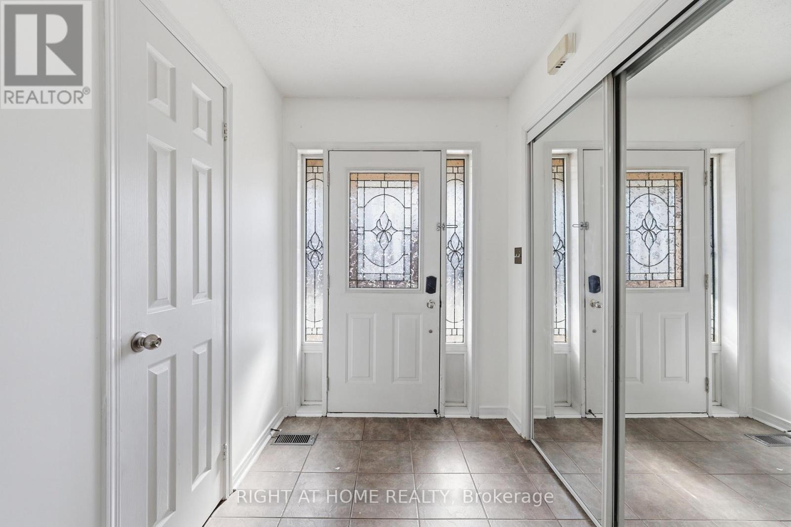 111 Gollins Drive, Milton (De Dempsey), Ontario  L9T 6J9 - Photo 17 - W12931858