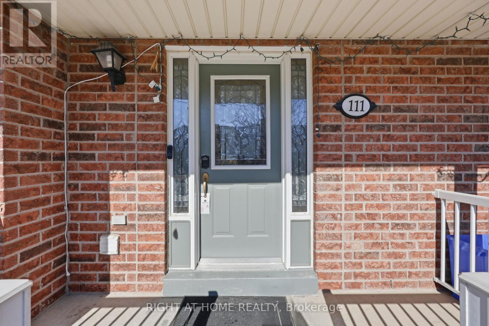 111 Gollins Drive, Milton (De Dempsey), Ontario  L9T 6J9 - Photo 5 - W12931858