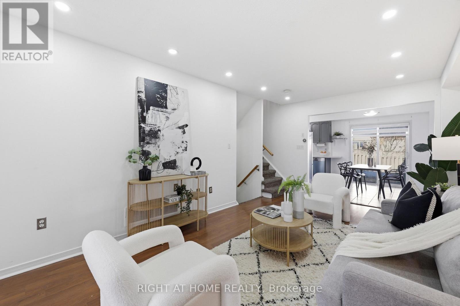 111 Gollins Drive, Milton (De Dempsey), Ontario  L9T 6J9 - Photo 9 - W12931858