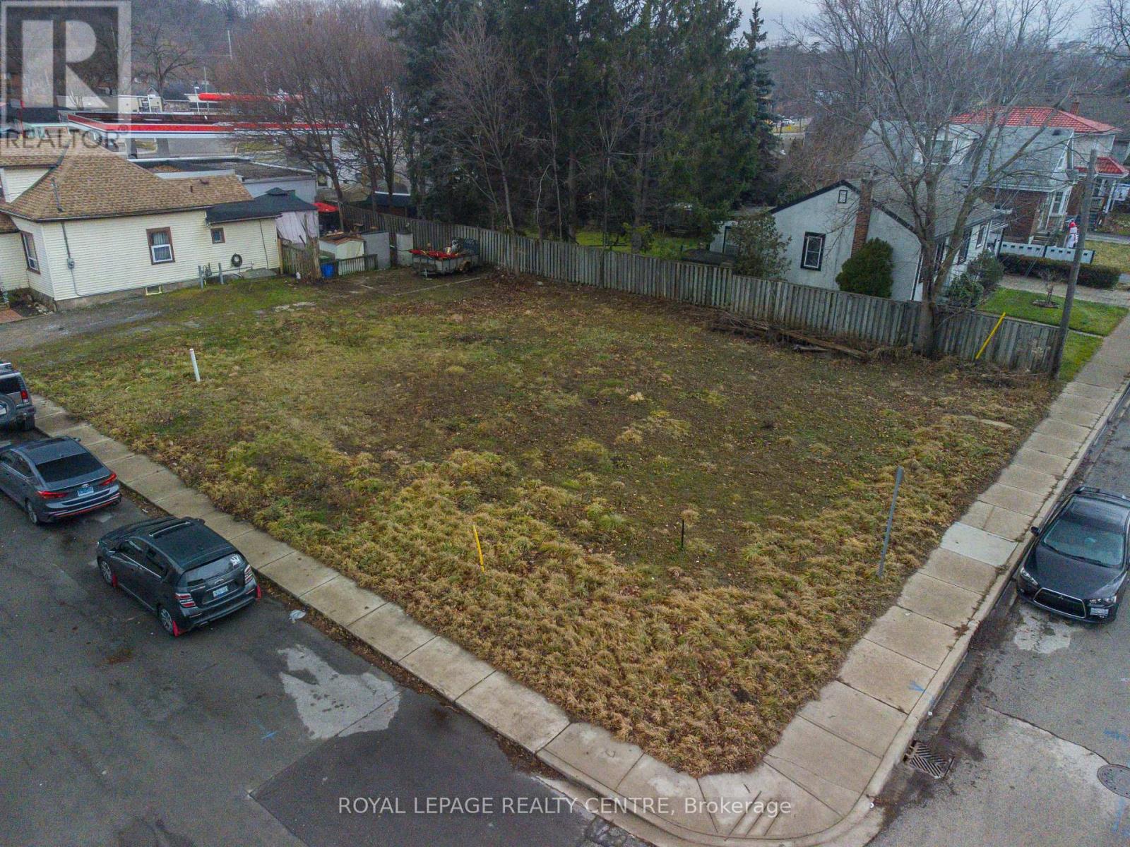 4 THORPE STREET, Hamilton, Ontario