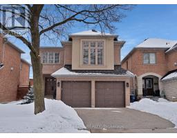 215 QUEENSLEA AVENUE, Toronto, Ontario