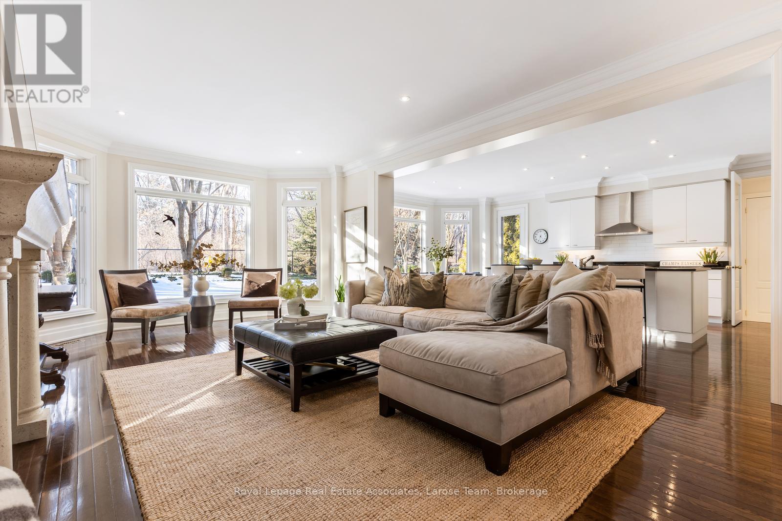 562 Gladwyne Court, Mississauga, Ontario  L5H 4L4 - Photo 12 - W12856138