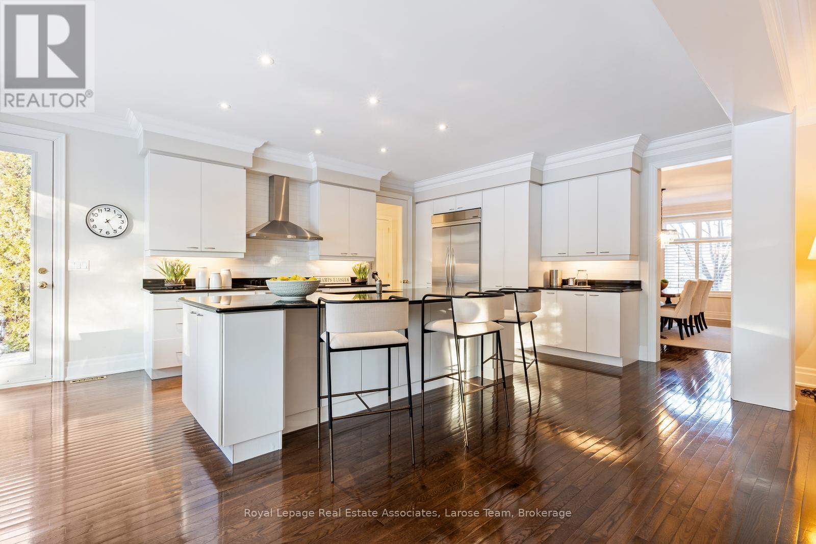 562 Gladwyne Court, Mississauga, Ontario  L5H 4L4 - Photo 19 - W12856138