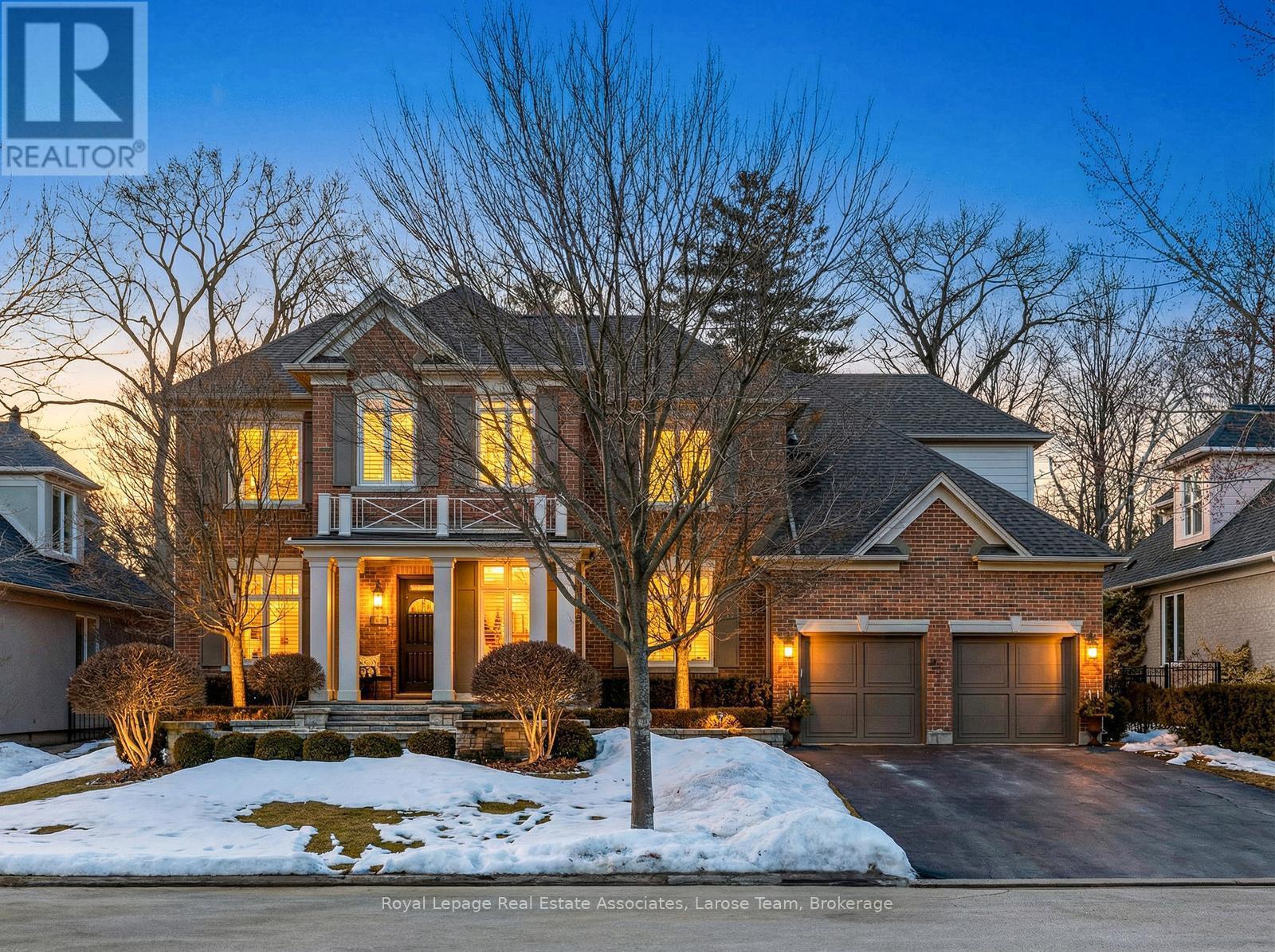 562 Gladwyne Court, Mississauga, Ontario  L5H 4L4 - Photo 3 - W12856138