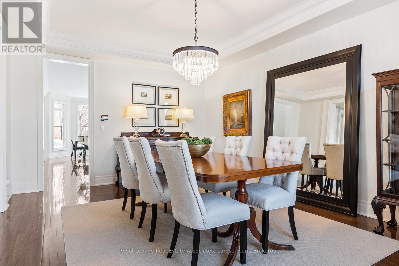 562 Gladwyne Court, Mississauga, Ontario  L5H 4L4 - Photo 9 - W12856138