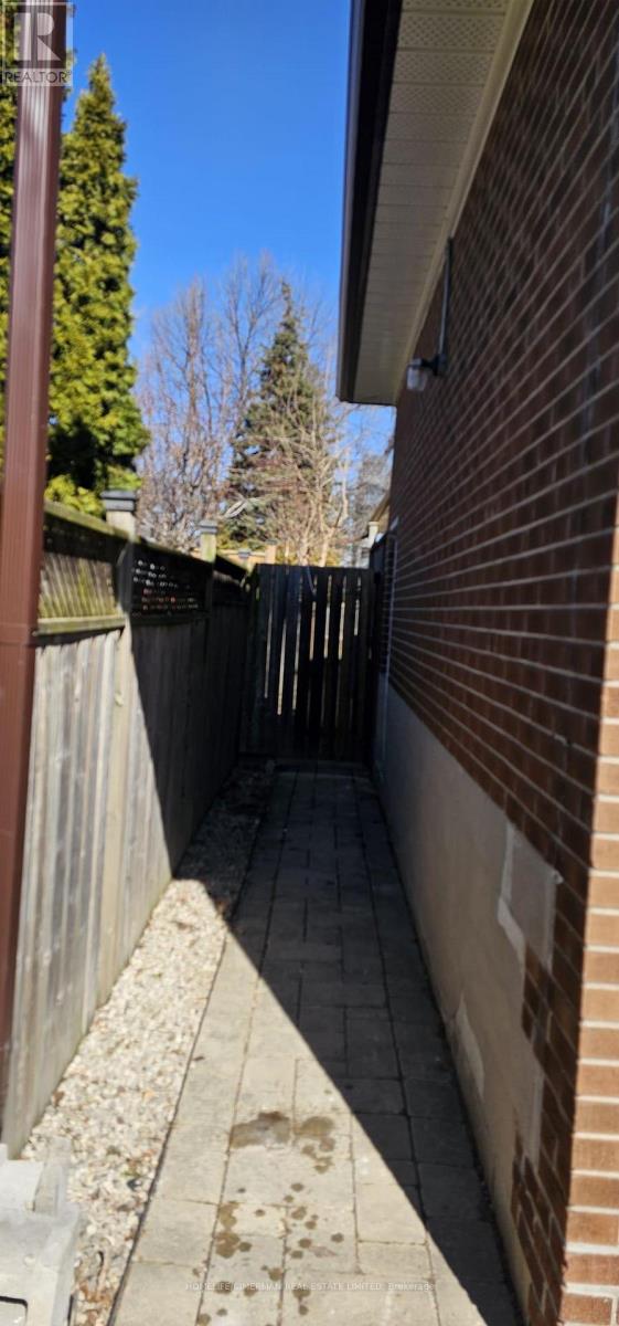 Basement Unit 1 - 92 Alexis Boulevard, Toronto, Ontario  M3H 2P7 - Photo 3 - C12931884