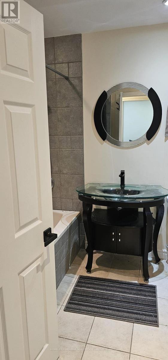 Basement Unit 2 - 92 Alexis Boulevard, Toronto, Ontario  M3H 2P7 - Photo 13 - C12931886