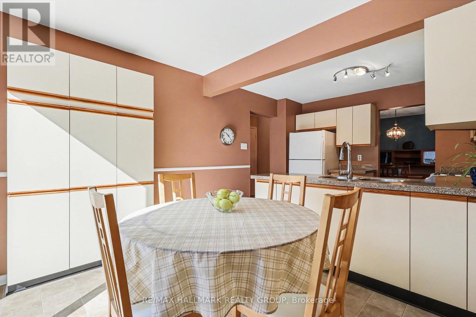 1620 Des Grives Crescent, Ottawa, Ontario  K1C 5B7 - Photo 10 - X12931870