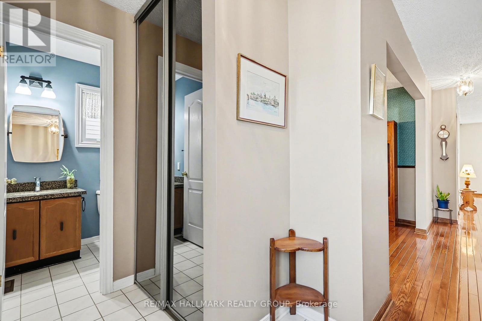 1620 Des Grives Crescent, Ottawa, Ontario  K1C 5B7 - Photo 2 - X12931870