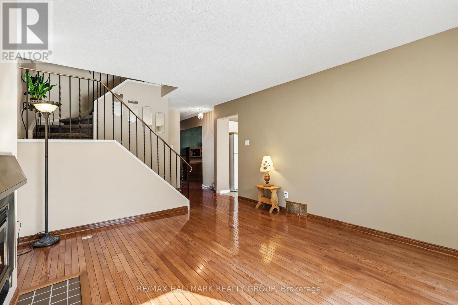 1620 Des Grives Crescent, Ottawa, Ontario  K1C 5B7 - Photo 6 - X12931870
