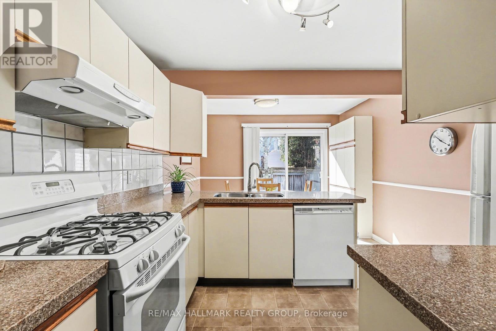 1620 Des Grives Crescent, Ottawa, Ontario  K1C 5B7 - Photo 8 - X12931870