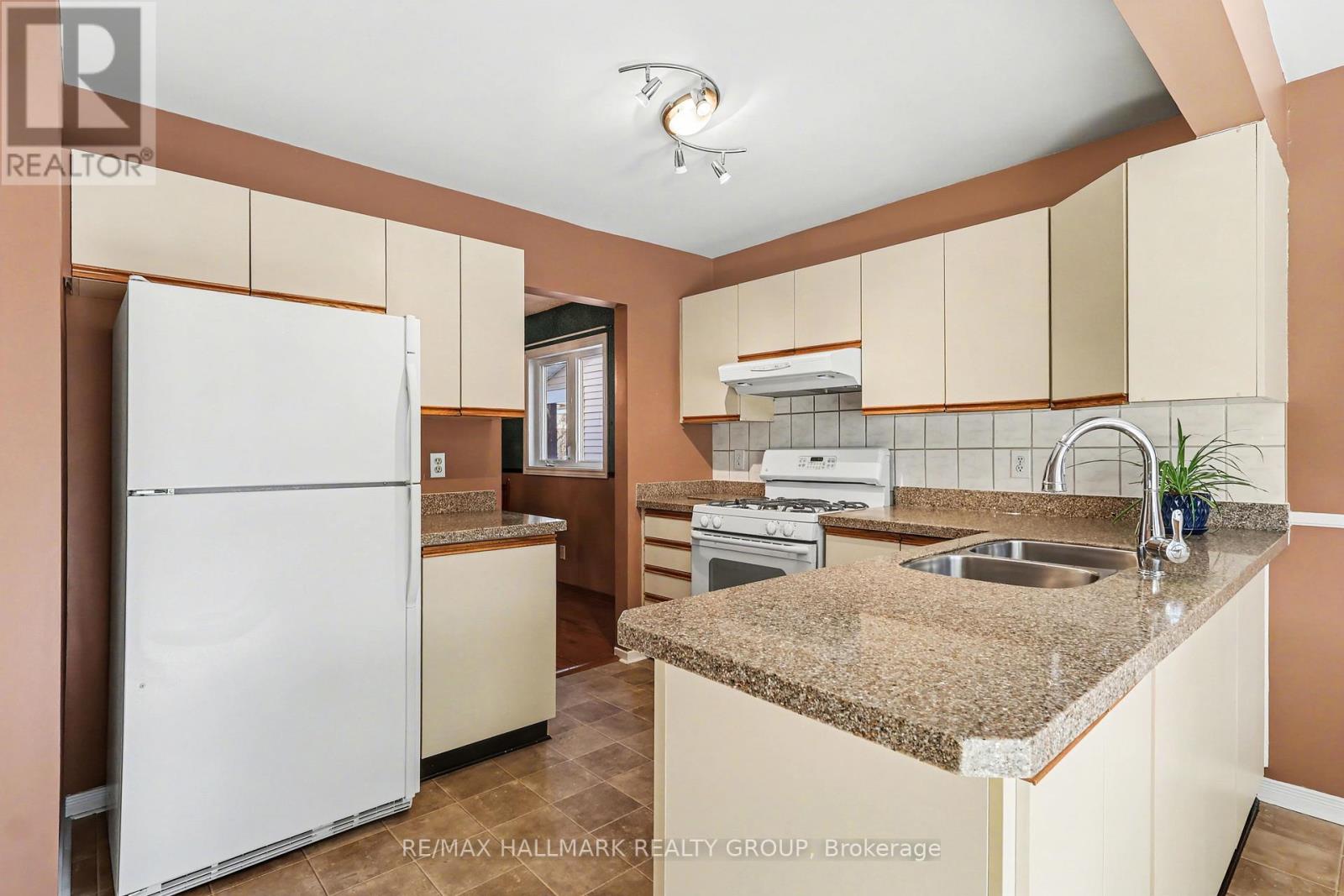 1620 Des Grives Crescent, Ottawa, Ontario  K1C 5B7 - Photo 9 - X12931870