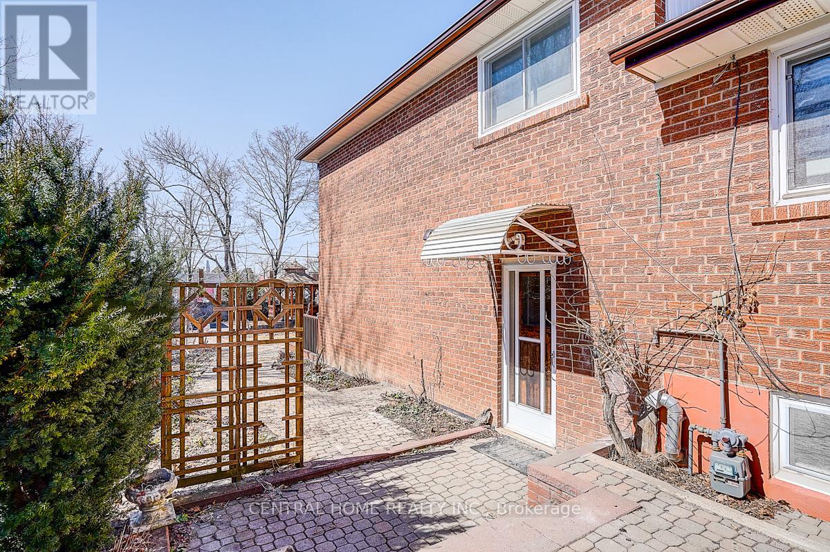 Lower - 36 Sherwood Forest Drive, Markham, Ontario  L3P 1P8 - Photo 2 - N12931928