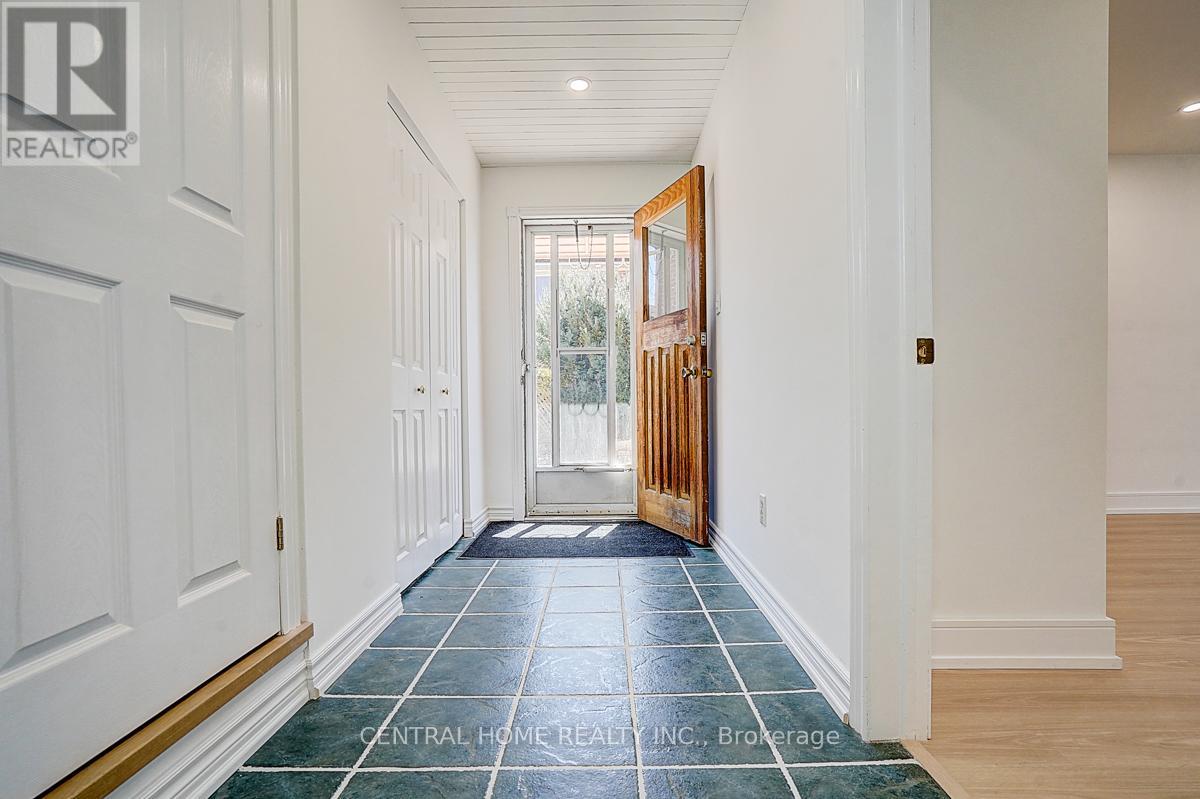 Lower - 36 Sherwood Forest Drive, Markham, Ontario  L3P 1P8 - Photo 3 - N12931928