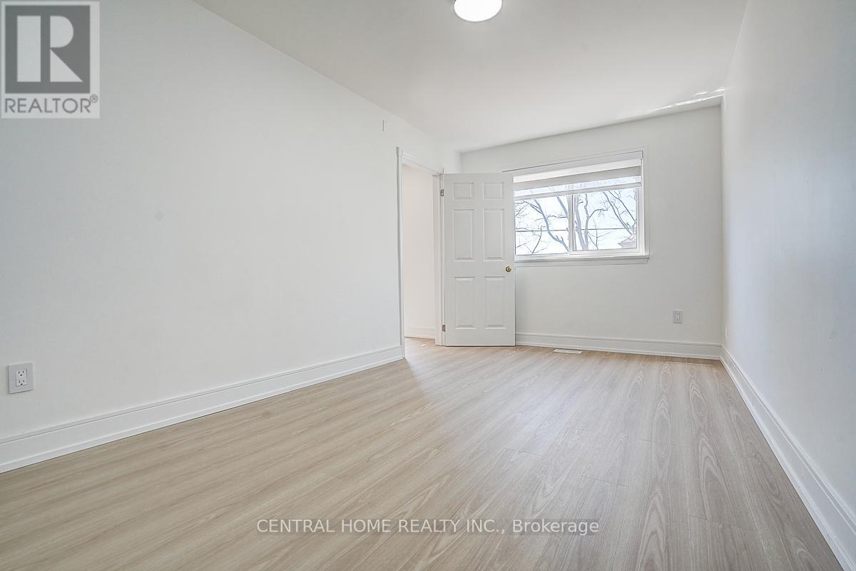 Lower - 36 Sherwood Forest Drive, Markham, Ontario  L3P 1P8 - Photo 9 - N12931928