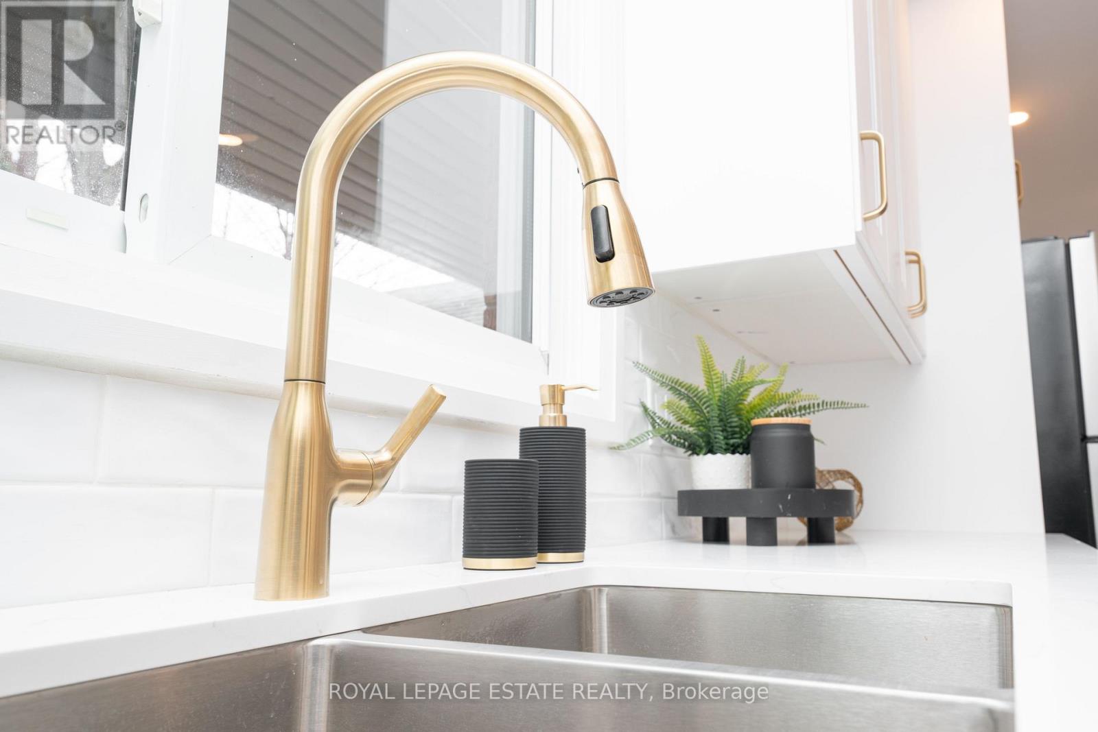 474 Sandlewood Road, Oakville, Ontario  L6L 3S4 - Photo 9 - W12918620