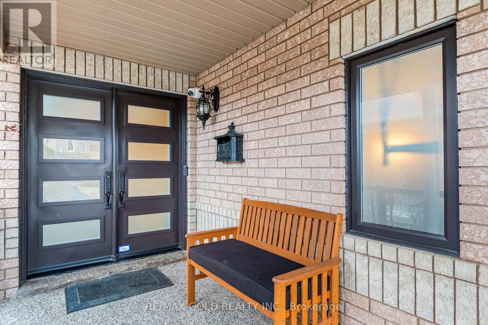 36 Ash Court, Brampton (Snelgrove), Ontario  L7A 1L5 - Photo 5 - W12931892