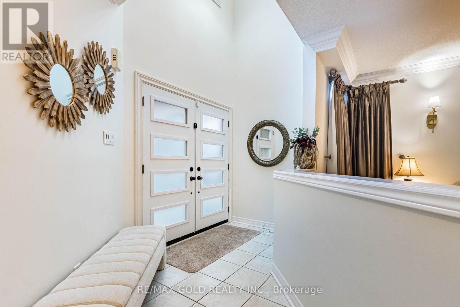 36 Ash Court, Brampton (Snelgrove), Ontario  L7A 1L5 - Photo 8 - W12931892